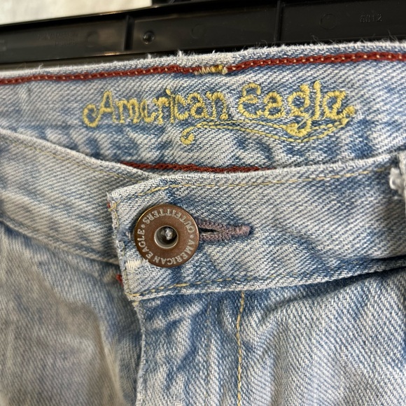 American Eagle Women’s Light Blue Vintage Distressed Jean Shorts (8w) - Picture 3 of 5